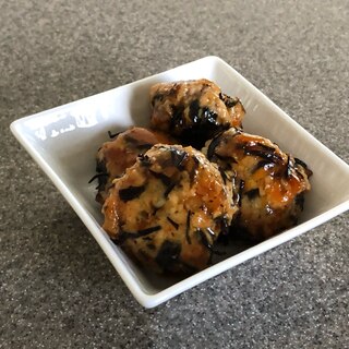 にんじんとひじき入り鶏ひき肉の照り焼きつくね